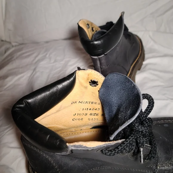 Dr Martens vintage late 80s or early 90s black leather boot. Sz 3UK, sz 5 US. - Picture 10 of 12